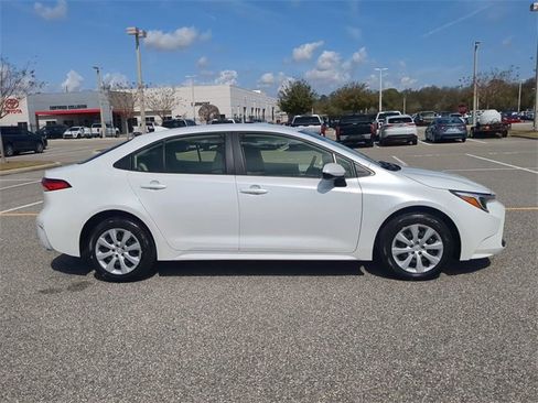 Certified 2025 Toyota Corolla LE image 3