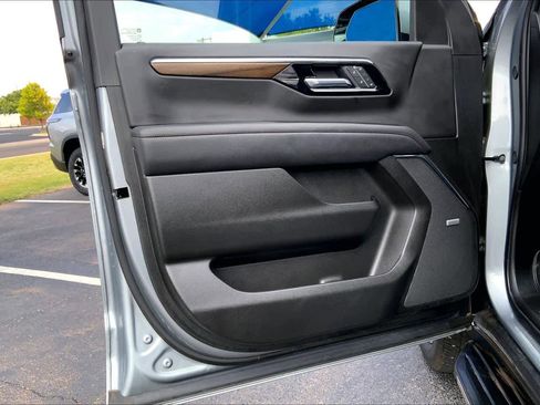 Used 2025 Chevrolet Tahoe High Country AWD/4WD image 22