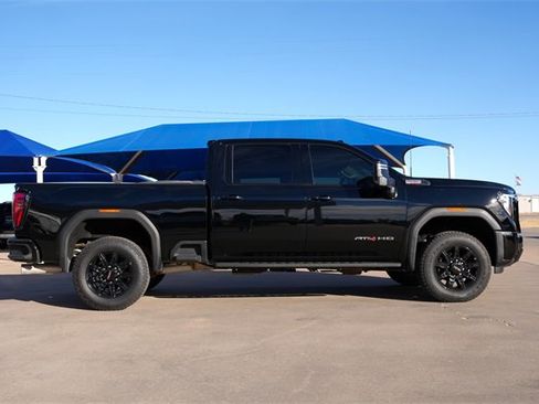 Used 2025 GMC Sierra 2500 AT4 w/ AT4 Premium Plus Package image 3