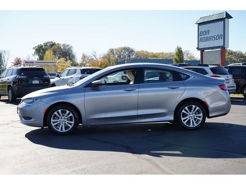 Used 2016 Chrysler 200 Limited image 6