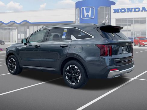 Used 2024 Kia Sorento S image 6