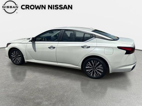 Certified 2024 Nissan Altima 2.5 SV w/ SV Premium Package FWD image 5
