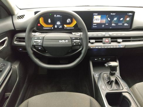 Used 2025 Kia K4 FWD image 22