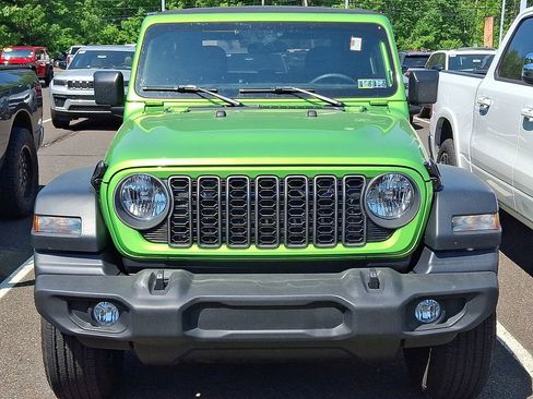 Used 2025 Jeep Wrangler Sport AWD/4WD image 3