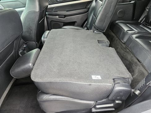Used 2016 Ford Explorer XLT w/ Equipment Group 202A AWD/4WD image 28