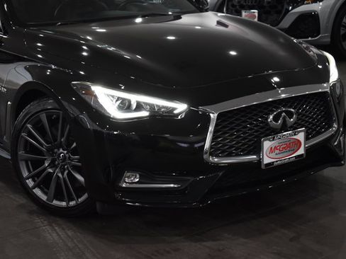 Used 2017 INFINITI Q60 Red Sport 400 image 3