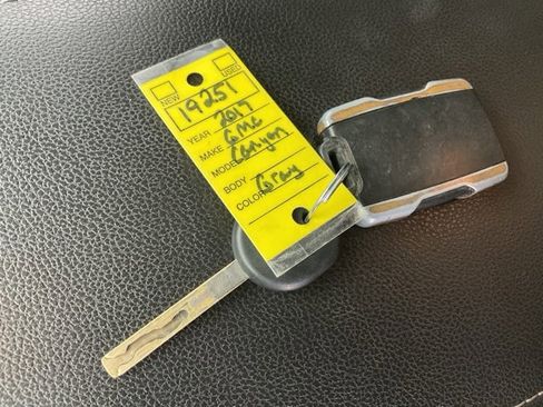 Used 2017 GMC Canyon SLE w/ SLE Convenience Package image 30