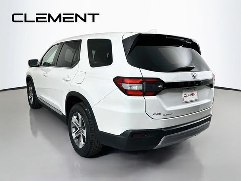 Used 2025 Honda Pilot EX-L image 10