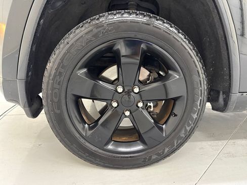 Used 2015 Jeep Grand Cherokee Altitude AWD/4WD image 12