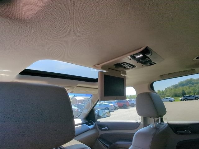 Used 2018 Chevrolet Suburban Premier AWD/4WD image 40