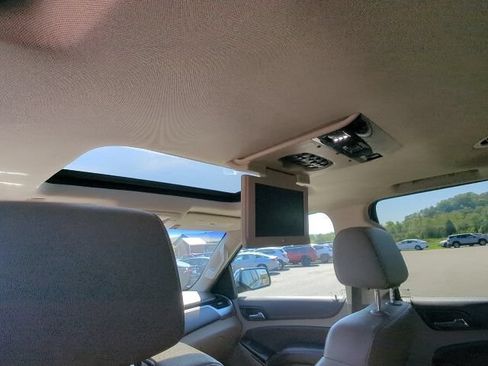 Used 2018 Chevrolet Suburban Premier AWD/4WD image 40
