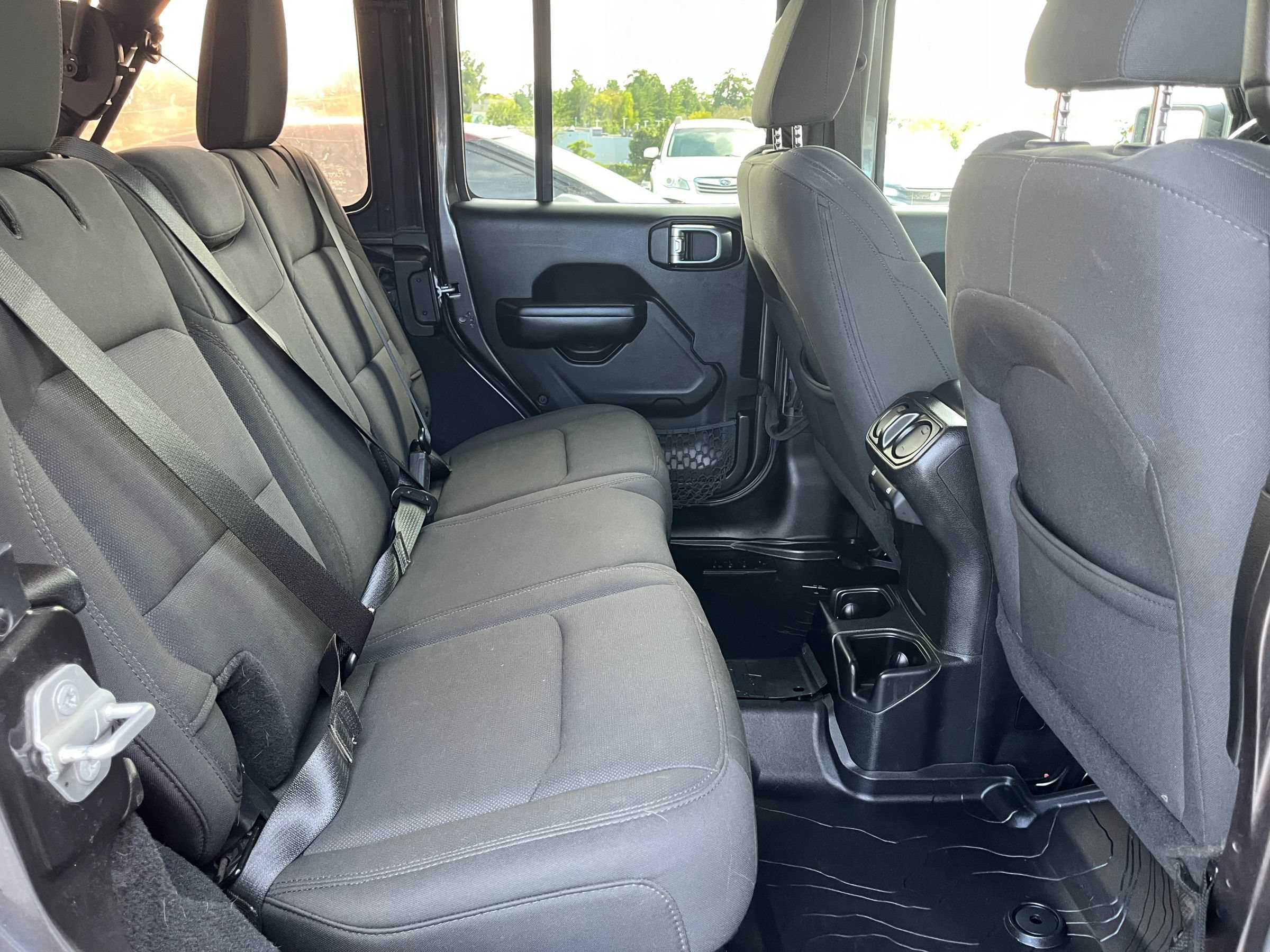 Used 2018 Jeep Wrangler Unlimited Sport S AWD/4WD image 14