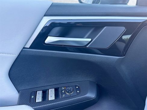 New 2026 Mitsubishi Outlander SE image 18