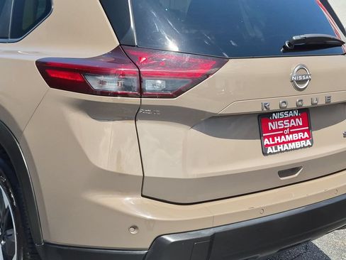 Certified 2024 Nissan Rogue SV FWD image 10