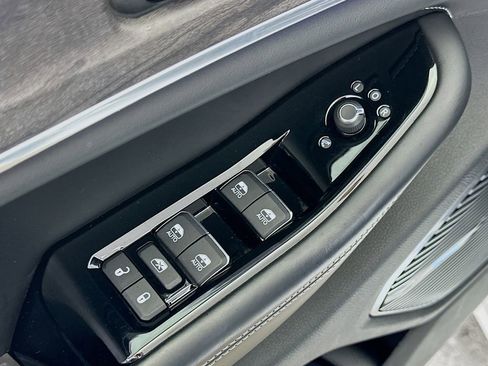 Used 2022 Jeep Grand Cherokee Overland image 20