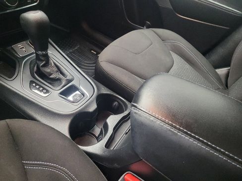 Used 2019 Jeep Cherokee Latitude w/ Popular Appearance Group FWD image 26