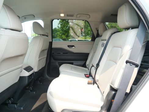 Used 2023 Nissan Pathfinder SL AWD/4WD image 15
