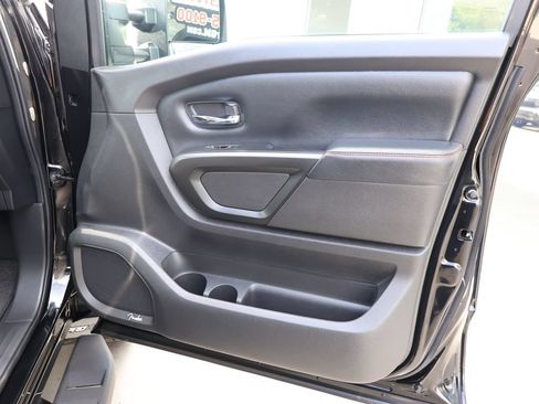 Used 2021 Nissan Titan PRO-4X w/ Pro-4x Convenience Package AWD/4WD image 39