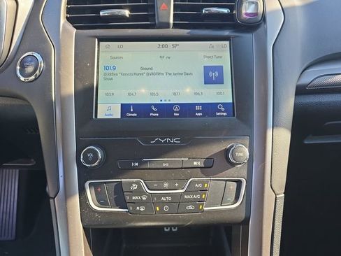 Used 2020 Ford Fusion SE image 10