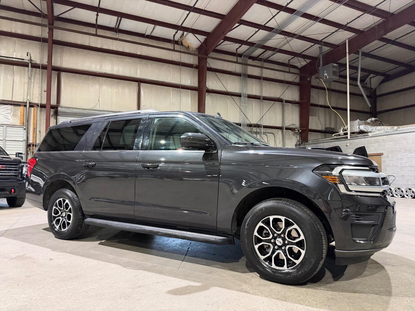 Used 2024 Ford Expedition Max XLT RWD image 3