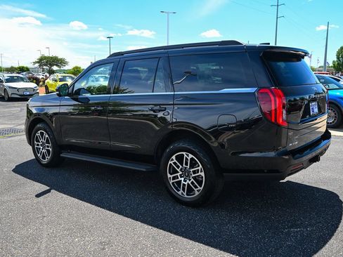 Certified 2025 Ford Expedition Active AWD/4WD image 7