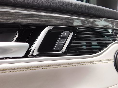 Used 2022 Jeep Wagoneer Series III RWD image 17