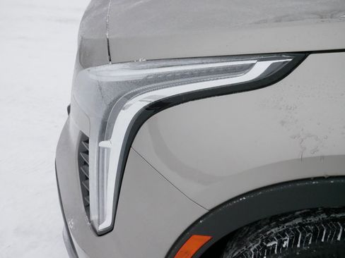Certified 2023 Cadillac XT4 Premium Luxury w/ Cold Weather Package image 16