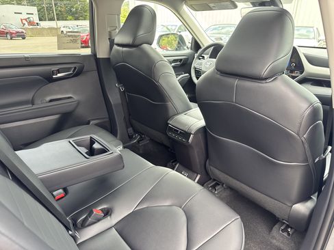 New 2025 Toyota Highlander XLE AWD/4WD image 35
