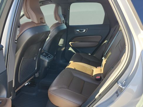 Used 2022 Volvo XC60 B6 Inscription w/ Advanced Package image 11
