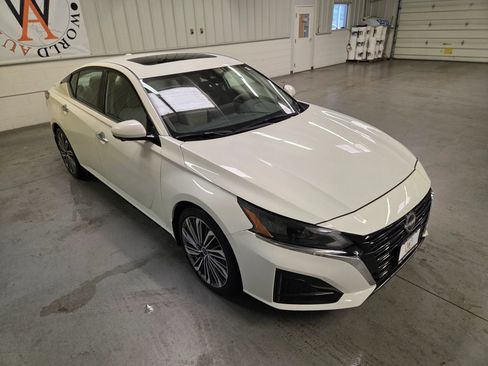 Used 2023 Nissan Altima 2.5 SL FWD image 11