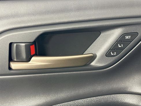 Used 2025 Toyota Crown Signia image 29