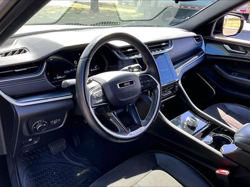 Used 2022 Jeep Grand Cherokee L Laredo RWD image 8