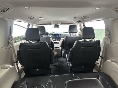Used 2024 Chrysler Pacifica Touring-L FWD image 20