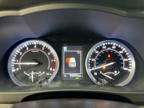 Used 2018 Toyota Highlander XLE AWD/4WD image 12