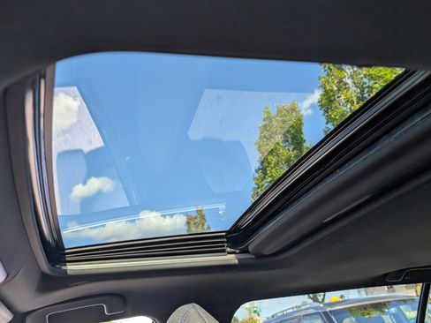 Used 2022 Toyota RAV4 SE image 19