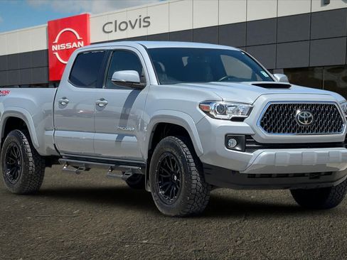 Used 2018 Toyota Tacoma TRD Sport AWD/4WD image 10