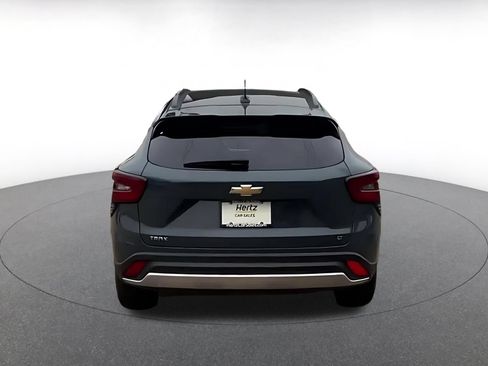 Used 2025 Chevrolet Trax LT w/ LT Convenience Package FWD image 12