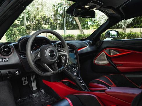 Used 2018 McLaren 720S Performance RWD image 16