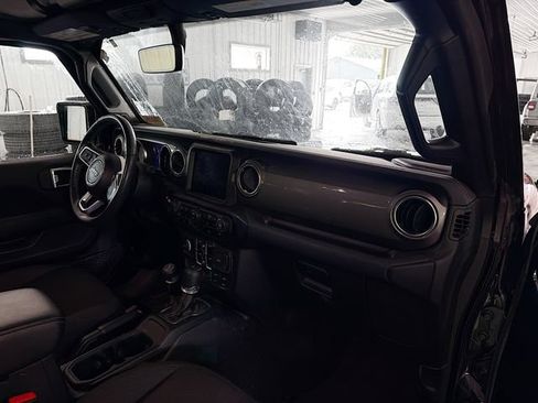 Used 2023 Jeep Wrangler Unlimited Sahara w/ Cold Weather Group AWD/4WD image 12
