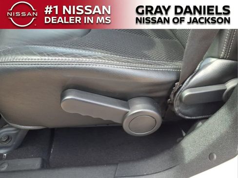 Used 2017 Jeep Wrangler Unlimited Sahara AWD/4WD image 13