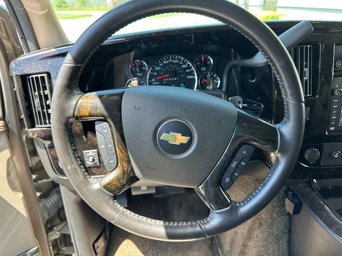 Used 2015 Chevrolet Express 2500 Extended Van 3D image 10