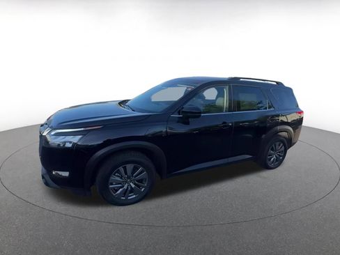 Used 2025 Nissan Pathfinder SV image 8