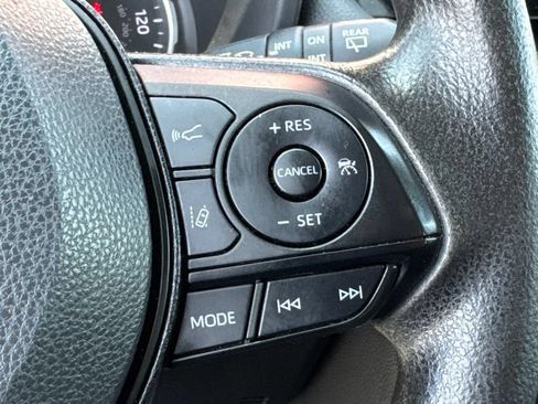 Used 2022 Toyota RAV4 XLE w/ Convenience Package FWD image 27