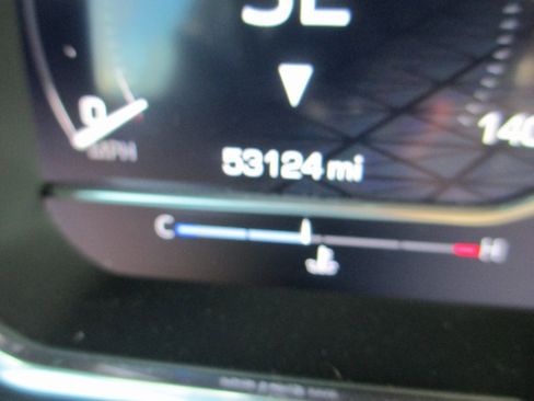 Certified 2022 GMC Sierra 1500 AT4 w/ AT4 Preferred Package image 33