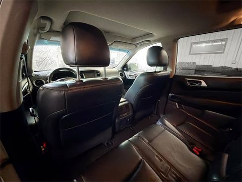 Used 2016 Nissan Pathfinder SL image 9