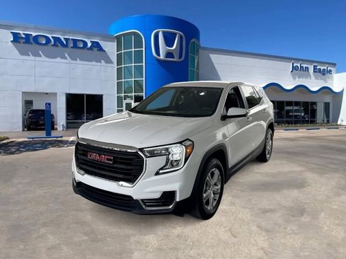 Used 2024 GMC Terrain SLE image 1