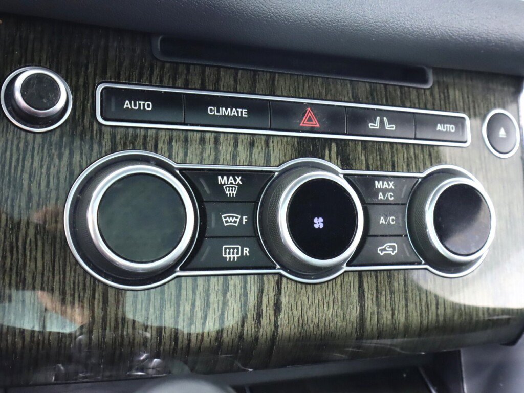 Used 2015 Land Rover Range Rover Sport SE AWD/4WD image 23
