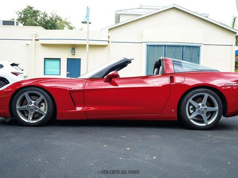 Used 2006 Chevrolet Corvette Coupe w/ Preferred Equipment Group RWD image 3