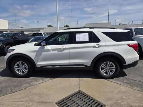 Certified 2022 Ford Explorer XLT w/ Equipment Group 202A RWD image 4
