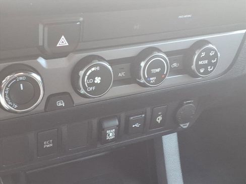 Certified 2020 Toyota Tacoma TRD Off-Road image 22